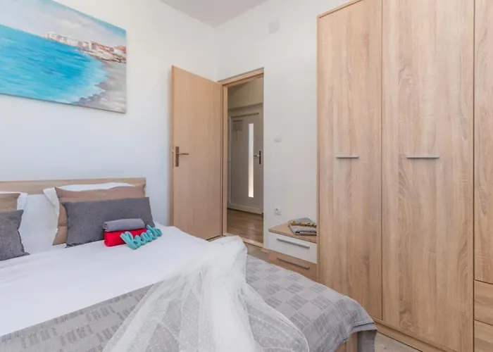 Сasa de vacaciones Ema With Pool Biograd Na Moru