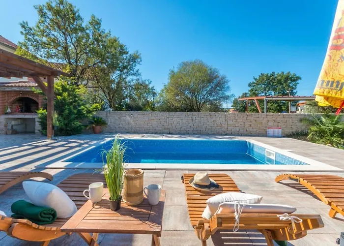Сasa de vacaciones Ema With Pool Biograd Na Moru